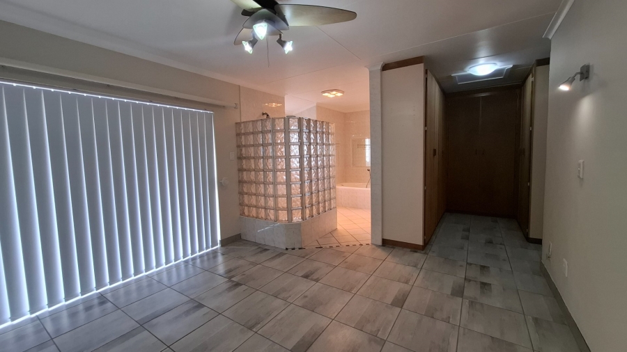 4 Bedroom Property for Sale in Menkenkop Western Cape